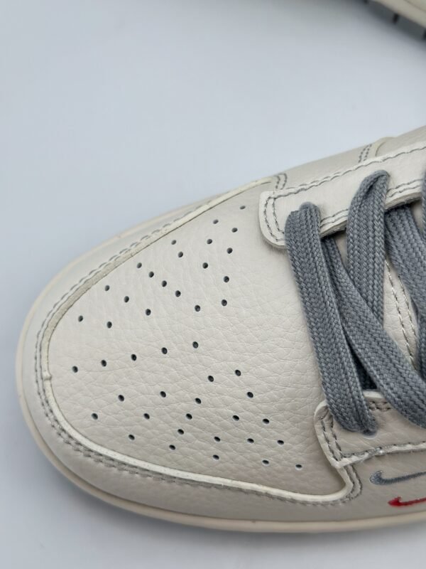 Nike SB Dunk Low x Supreme White Gray - Image 9