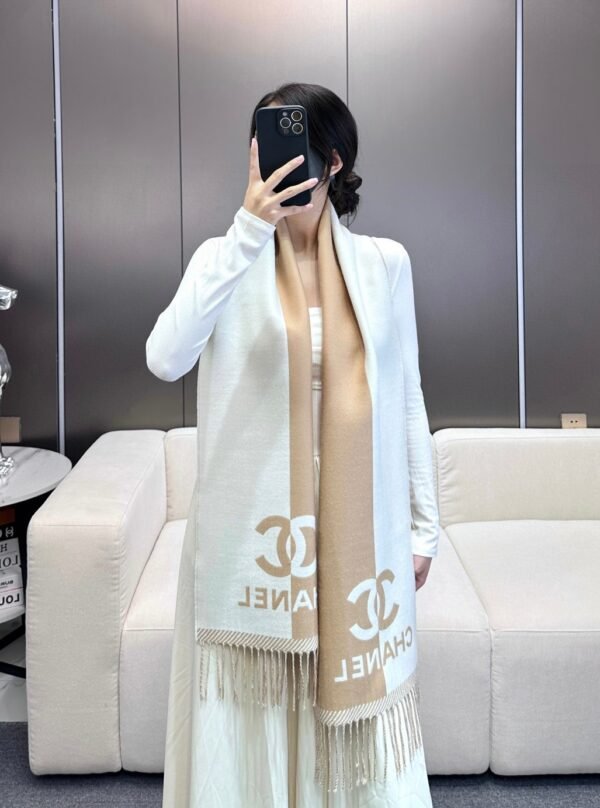 𝐂𝐇𝐀𝐍𝐄𝐋New “Reversible Color Blocking Jacquard” Nude Pink Scarf - Image 2