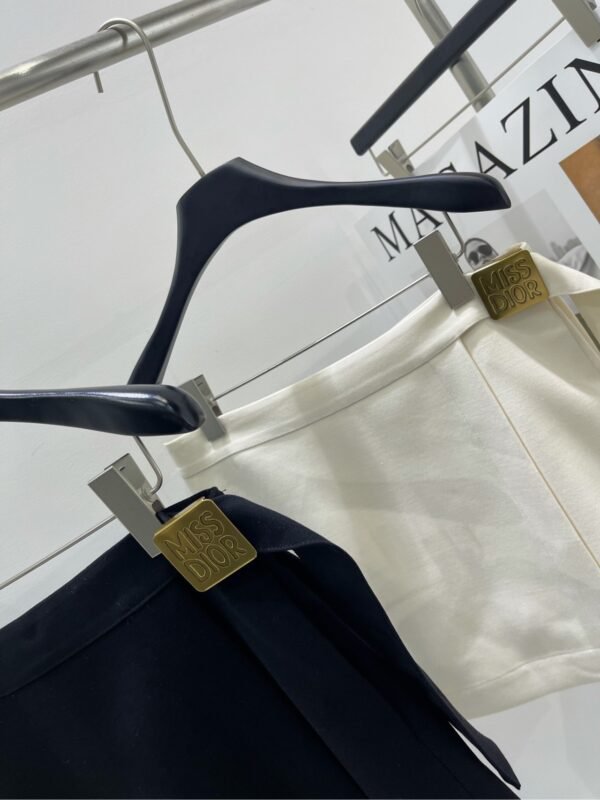 DIOR 💥High-end quality guarantee👍🏻 exclusive first 😘💯Overseas original single💯[D black and white gold buckle lap piece skirt pants] - Image 9