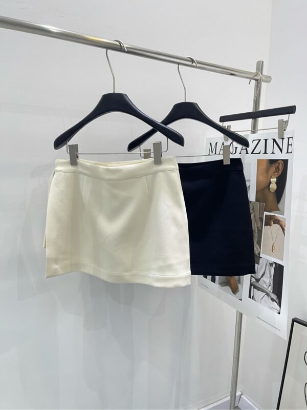 DIOR 💥High-end quality guarantee👍🏻 exclusive first 😘💯Overseas original single💯[D black and white gold buckle lap piece skirt pants] - Image 2