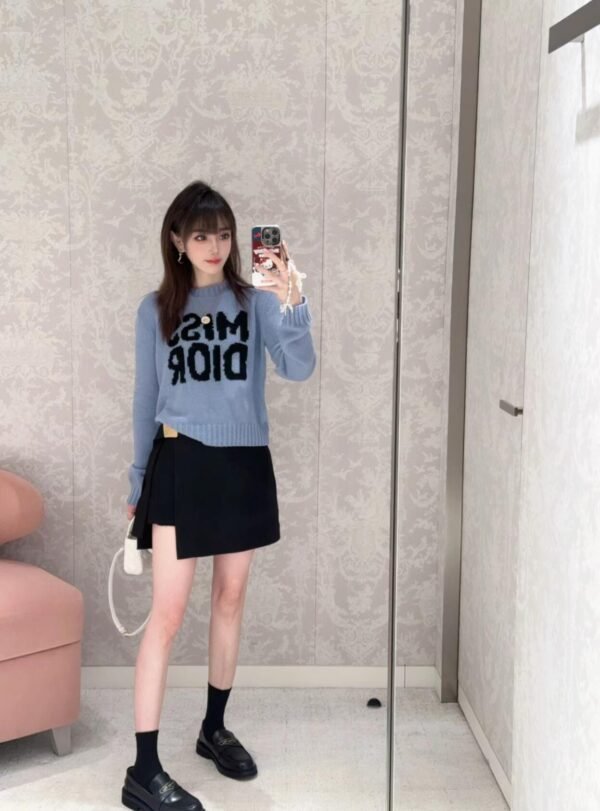 DIOR💥High-end quality guarantee👍🏻Exclusive first 😘💯Overseas original single💯[DR haze blue large letters long sleeve round neck sweater] - Image 17