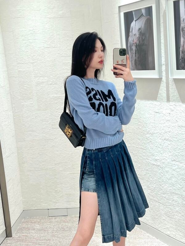 DIOR💥High-end quality guarantee👍🏻Exclusive first 😘💯Overseas original single💯[DR haze blue large letters long sleeve round neck sweater] - Image 12