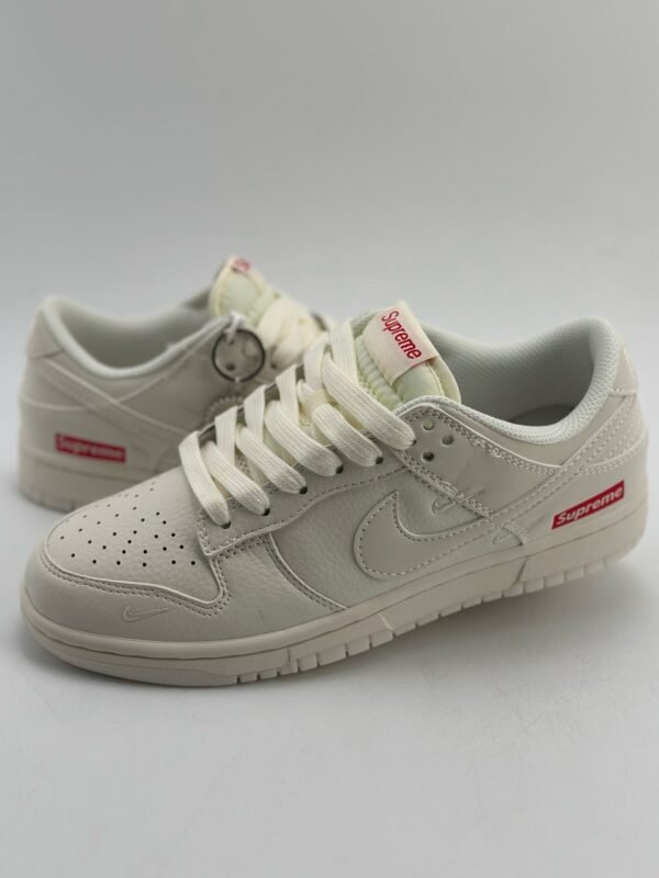 NIKE SB Dunk Low x Supreme Milk White