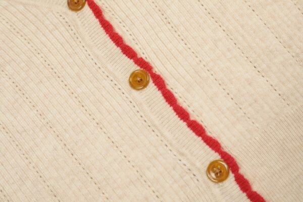 Vivi129 #P175 „EXKLUSIV vivienne west wald herbst/winter 24 rotes label zeigen modelle vertikale streifen durchbrochene gestrickte blütenkragen design strickjacke - Image 9