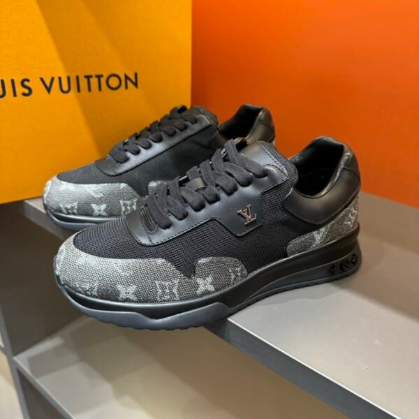 Louis Vuitton Run Away High-End Men's Casual Sneaker/Gray