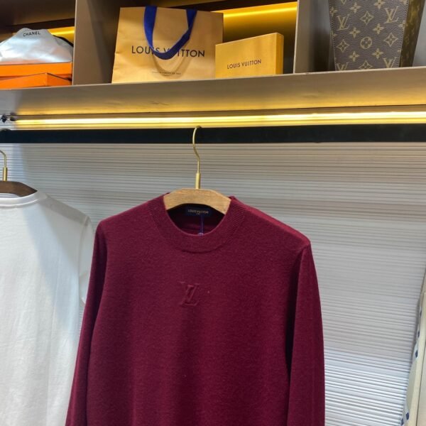 LV 1V25SS early spring new red wool knit crew neck sweater, men's and women's three-dimensional embossed logo casual pullover sweater knitwear - Image 8