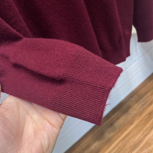LV 1V25SS early spring new red wool knit crew neck sweater, men's and women's three-dimensional embossed logo casual pullover sweater knitwear - Image 7