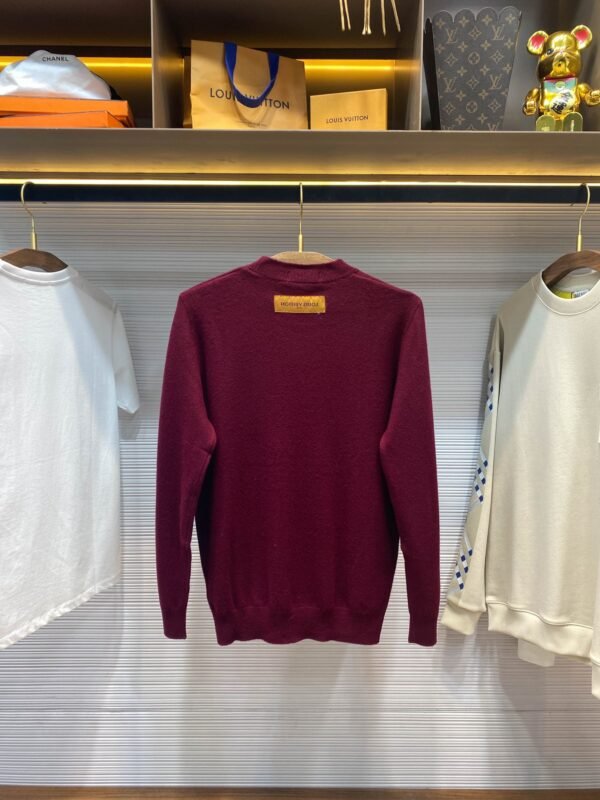 LV 1V25SS early spring new red wool knit crew neck sweater, men's and women's three-dimensional embossed logo casual pullover sweater knitwear - Image 3