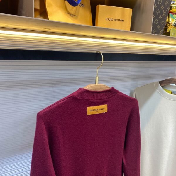 LV 1V25SS early spring new red wool knit crew neck sweater, men's and women's three-dimensional embossed logo casual pullover sweater knitwear - Image 9