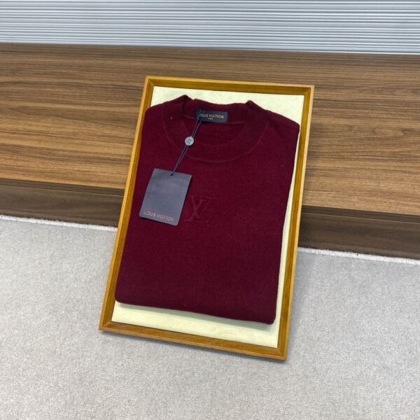 LV 1V25SS early spring new red wool knit crew neck sweater, men's and women's three-dimensional embossed logo casual pullover sweater knitwear - Image 4