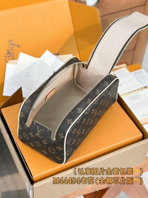 LV Dopp Grooming Bag - Image 9