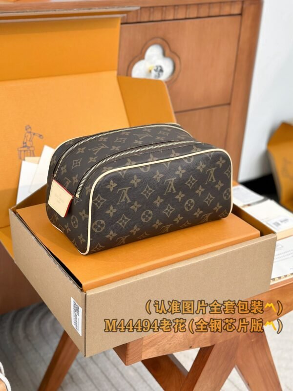 LV Dopp Grooming Bag - Image 11