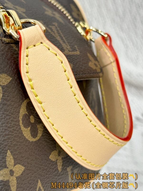 LV Dopp Grooming Bag - Image 10