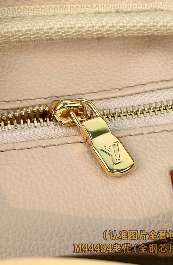 LV Dopp Grooming Bag - Image 7