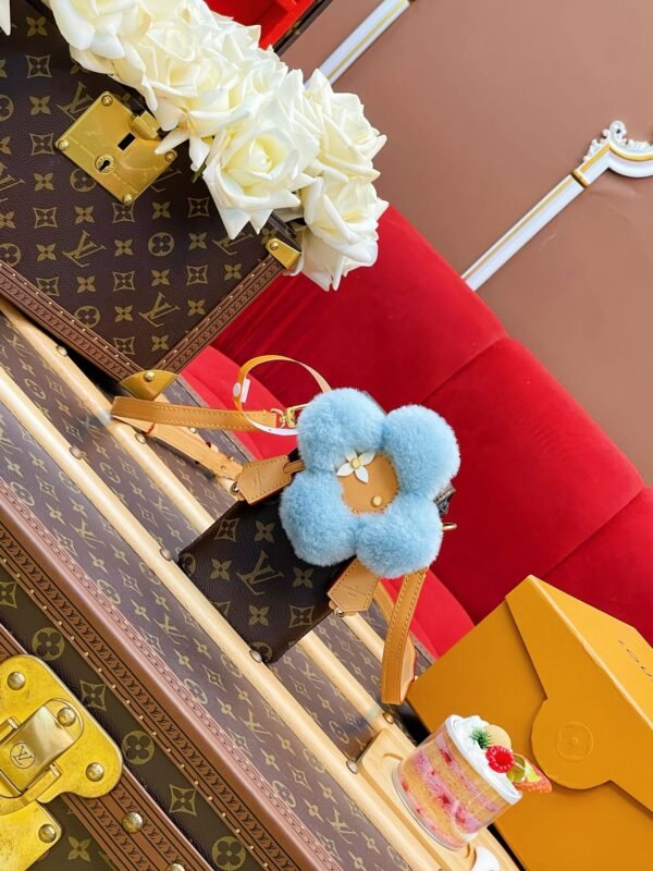 LV VIVIENNE Cell Phone Bag - Image 3