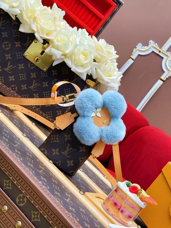 LV VIVIENNE Cell Phone Bag - Image 9