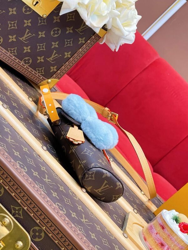 LV VIVIENNE Cell Phone Bag - Image 5