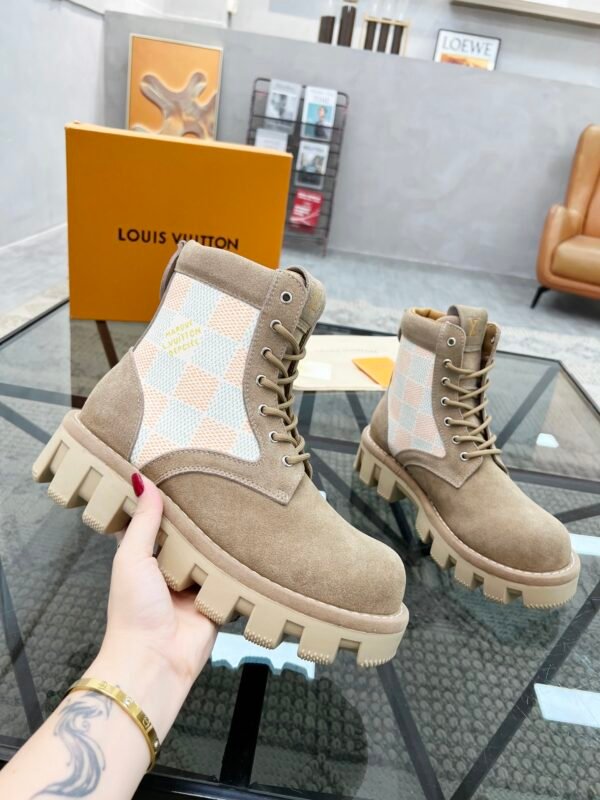 LV Louis Vuitton 🔍 top generation purchase 🇮🇹 Road Fried street male god explosion models high-top boots casual sneakers - Image 5