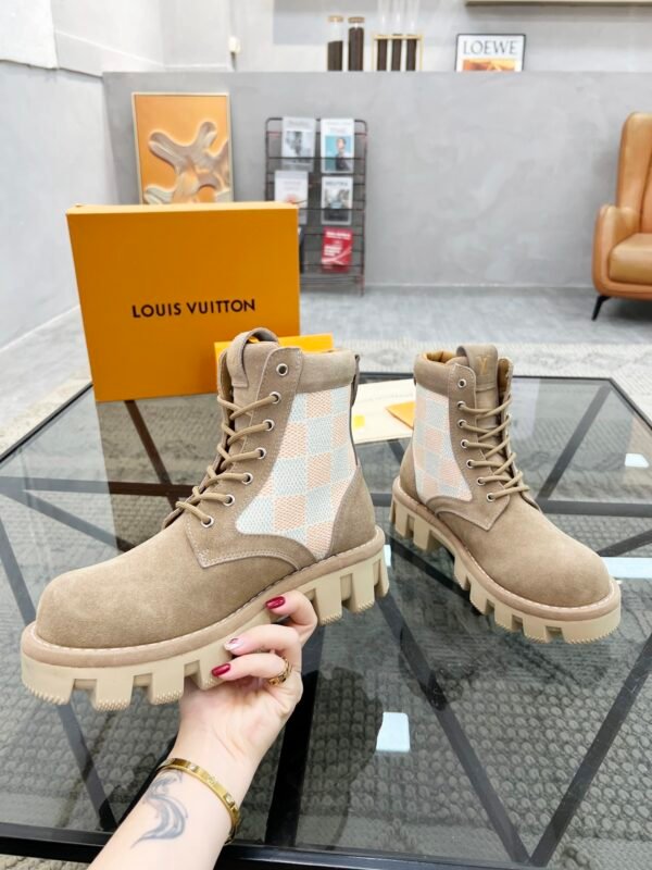 LV Louis Vuitton 🔍 top generation purchase 🇮🇹 Road Fried street male god explosion models high-top boots casual sneakers - Image 2