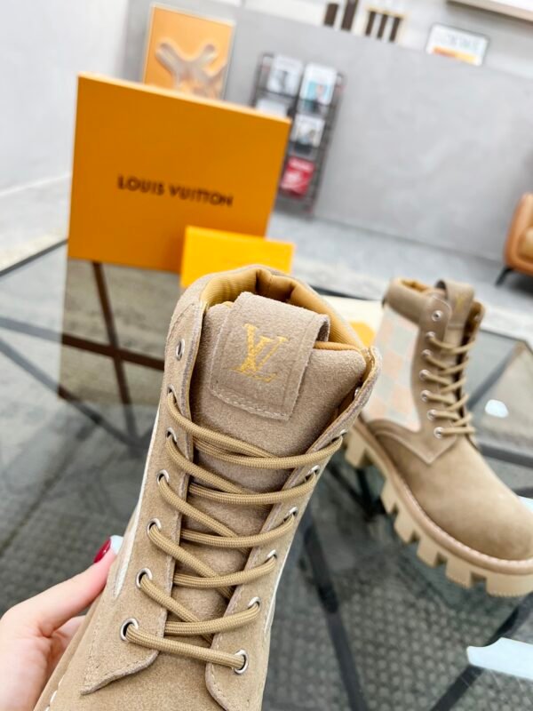 LV Louis Vuitton 🔍 top generation purchase 🇮🇹 Road Fried street male god explosion models high-top boots casual sneakers - Image 10