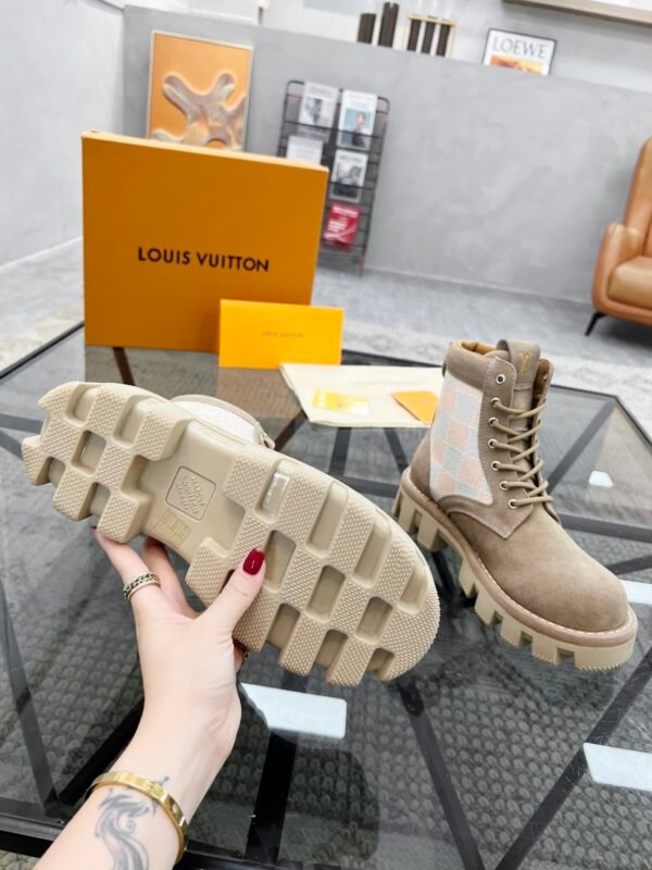 LV Louis Vuitton 🔍 top generation purchase 🇮🇹 Road Fried street male god explosion models high-top boots casual sneakers - Image 7