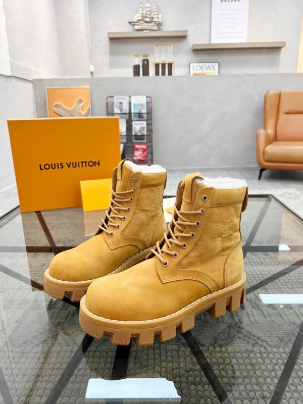LV Louis Vuitton 🔍 top generation purchase 🇮🇹 Road Fried Street Men God wool 🐑 ri explosion models high-top boots casual sneakers - Image 9