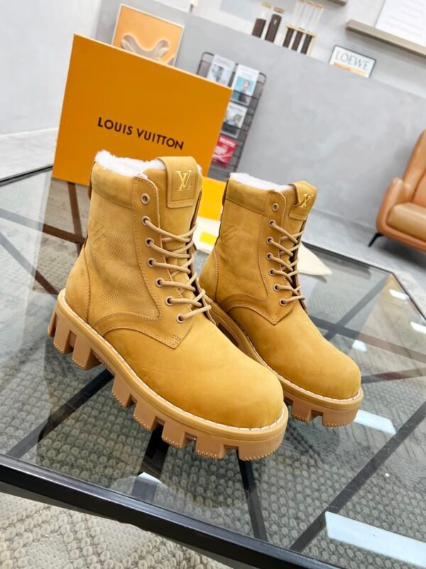 LV Louis Vuitton 🔍 top generation purchase 🇮🇹 Road Fried Street Men God wool 🐑 ri explosion models high-top boots casual sneakers - Image 3