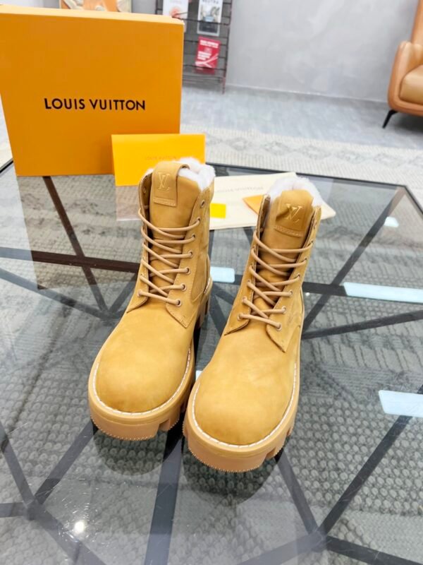 LV Louis Vuitton 🔍 top generation purchase 🇮🇹 Road Fried Street Men God wool 🐑 ri explosion models high-top boots casual sneakers