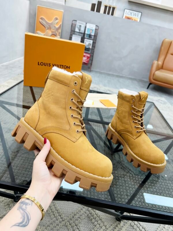 LV Louis Vuitton 🔍 top generation purchase 🇮🇹 Road Fried Street Men God wool 🐑 ri explosion models high-top boots casual sneakers - Image 10