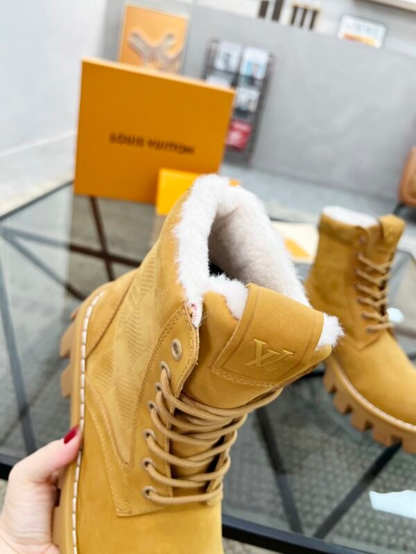 LV Louis Vuitton 🔍 top generation purchase 🇮🇹 Road Fried Street Men God wool 🐑 ri explosion models high-top boots casual sneakers - Image 7