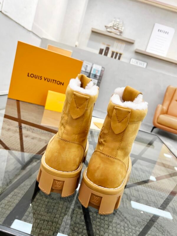 LV Louis Vuitton 🔍 top generation purchase 🇮🇹 Road Fried Street Men God wool 🐑 ri explosion models high-top boots casual sneakers - Image 6