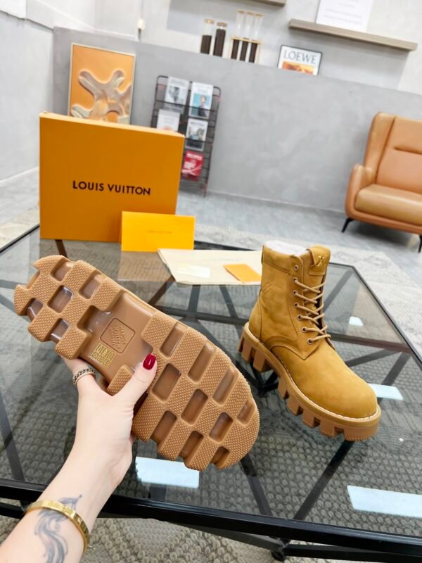 LV Louis Vuitton 🔍 top generation purchase 🇮🇹 Road Fried Street Men God wool 🐑 ri explosion models high-top boots casual sneakers - Image 2