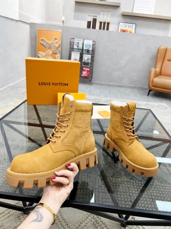 LV Louis Vuitton 🔍 top generation purchase 🇮🇹 Road Fried Street Men God wool 🐑 ri explosion models high-top boots casual sneakers - Image 4