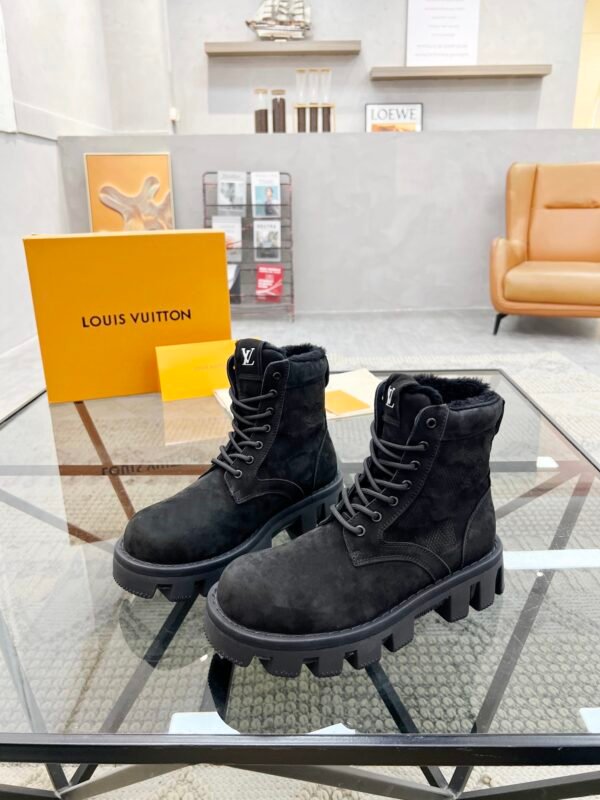 LV Louis Vuitton 🔍 top generation purchase 🇮🇹 Road Fried Street Men God wool 🐑 ri explosion models high-top boots casual sneakers - Image 3