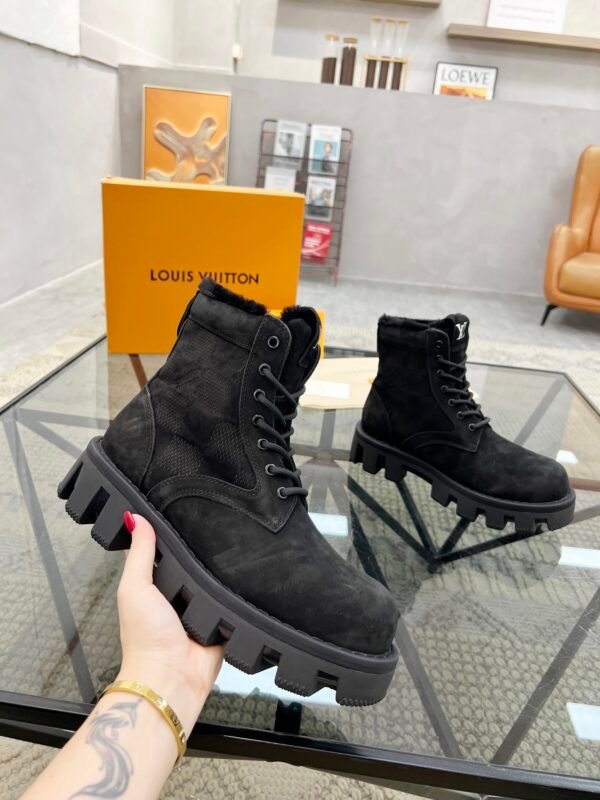 LV Louis Vuitton 🔍 top generation purchase 🇮🇹 Road Fried Street Men God wool 🐑 ri explosion models high-top boots casual sneakers - Image 4