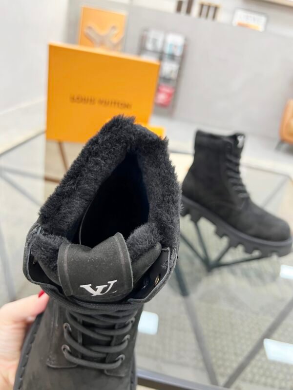 LV Louis Vuitton 🔍 top generation purchase 🇮🇹 Road Fried Street Men God wool 🐑 ri explosion models high-top boots casual sneakers - Image 9
