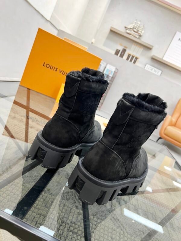LV Louis Vuitton 🔍 top generation purchase 🇮🇹 Road Fried Street Men God wool 🐑 ri explosion models high-top boots casual sneakers - Image 2