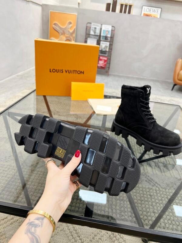 LV Louis Vuitton 🔍 top generation purchase 🇮🇹 Road Fried Street Men God wool 🐑 ri explosion models high-top boots casual sneakers - Image 8