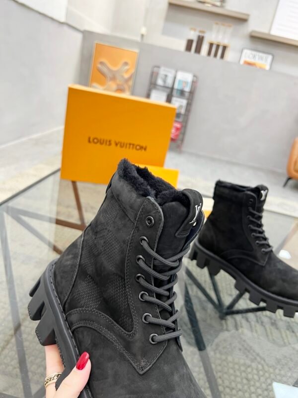 LV Louis Vuitton 🔍 top generation purchase 🇮🇹 Road Fried Street Men God wool 🐑 ri explosion models high-top boots casual sneakers - Image 7