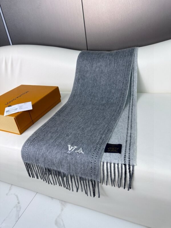 Louis Vuitton Scarf/Gray - Image 5