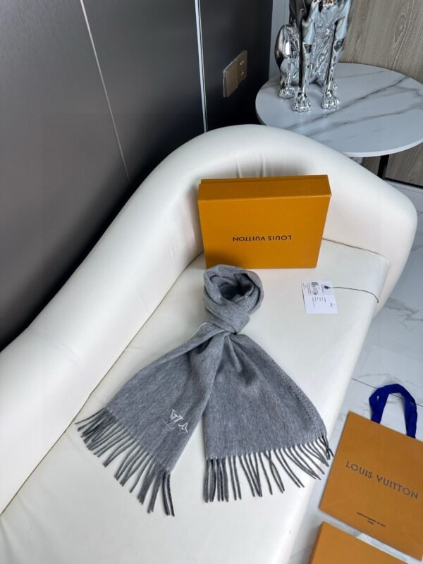 Louis Vuitton Scarf/Gray - Image 7