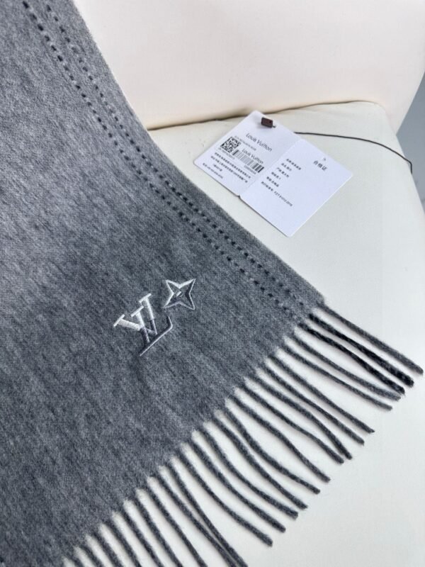 Louis Vuitton Scarf/Gray - Image 8