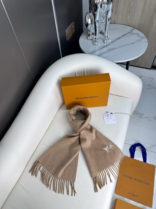 Louis Vuitton Scarf/Brown - Image 6