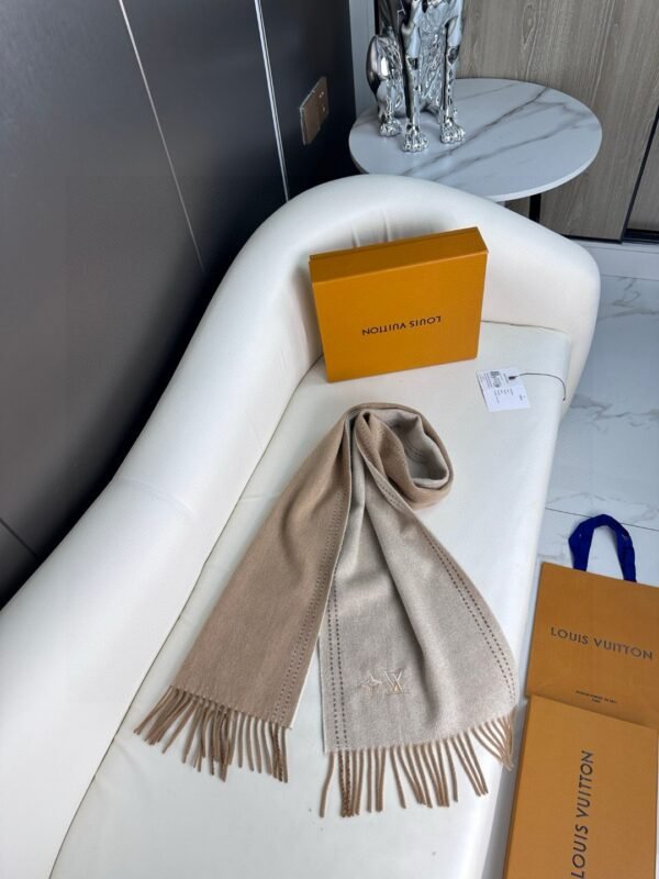 Louis Vuitton Scarf/Brown - Image 7
