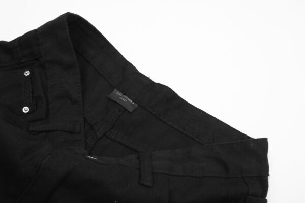 Balenciaga's new loose-fitting jeans - Image 5