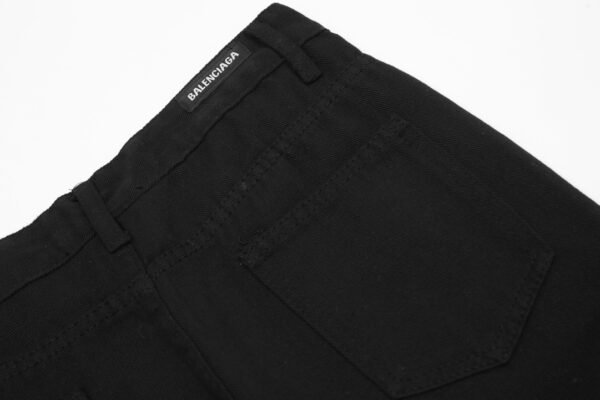 Balenciaga's new loose-fitting jeans - Image 10
