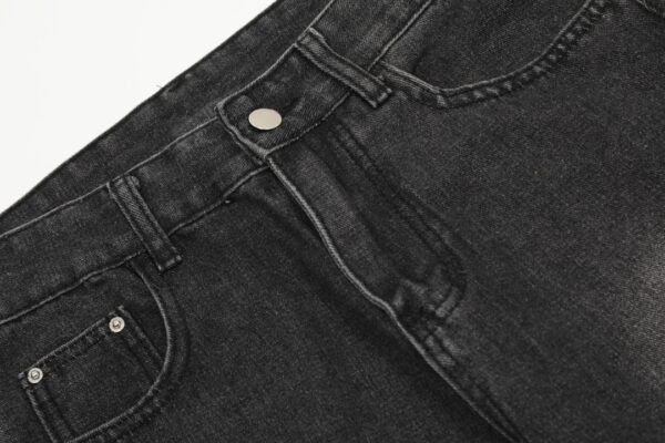 Balenciaga's new loose-fitting jeans - Image 5