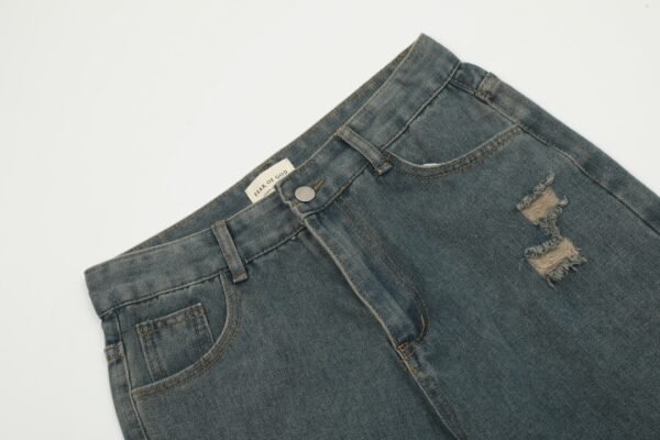 Balenciaga's new loose-fitting jeans - Image 5