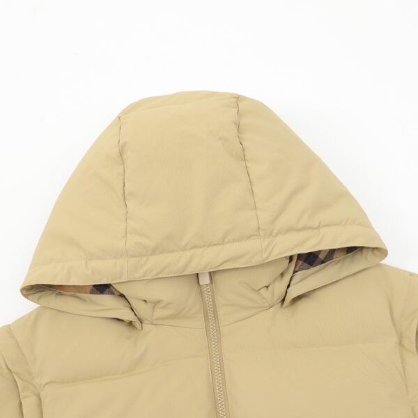 Burberry 24Fw Detachable Sleeve Hooded Down Jacket with Embroidered Cufflinks - Image 3